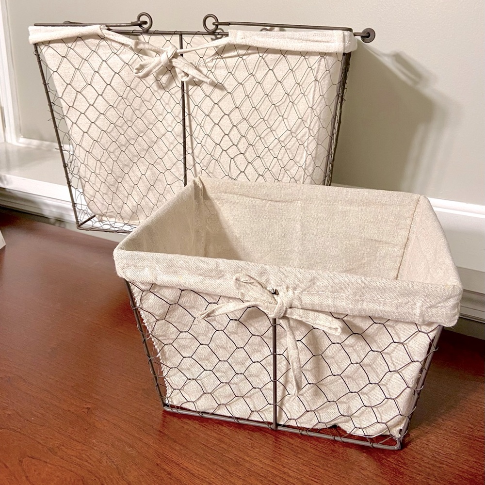 Matching set of 2 farmhouse wire decorative storage baskets with fabric liner